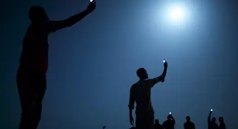 Снимката на 2013 г. &ndash; имигранти на лунна светлина