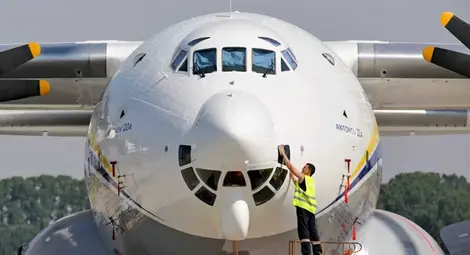 Американски и британски агенти подслушват пътниците в 27 самолетни компании