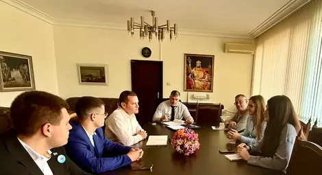 Гимназисти обсъдиха актуални проблеми с кмета на Русе Пенчо Милков