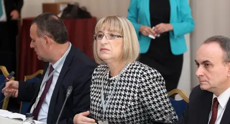 Цачева: Днес е време за диалог и за изграждане на нови партньорства