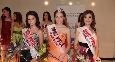 Увлечената от политиката Лили грабна титлата &bdquo;Мис Русе 2014&ldquo;