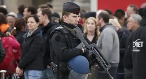 Франция хвърли 115 хиляди полицаи срещу тероризма
