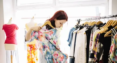 КАК ДА СЕ СДОБИЕМ С ОФИЦИАЛНА РОКЛЯ НА ДОСТЪПНА ЦЕНА