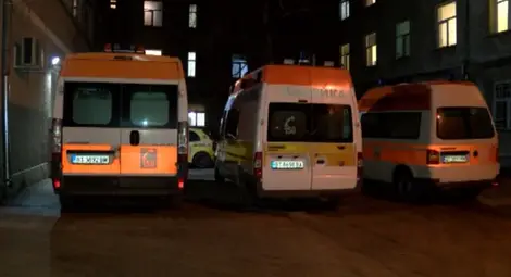 7 заразени с коронавирус в Спешна помощ-София, изследват всичките 940 служители