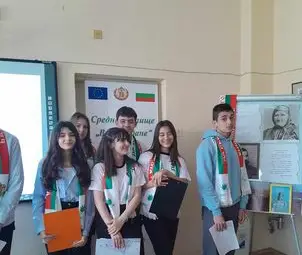 Русенското училище "Възраждане" отбеляза 146 години от Освобождението на България /галерия/ Русенското училище "Възраждане" отбеляза 146 години от Освобождението на България /галерия/