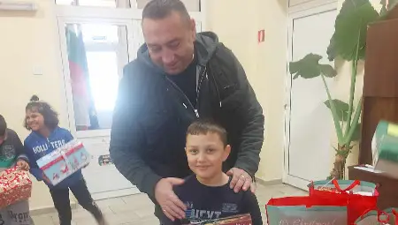 Подаръци от Германия получиха учениците от Караманово и Новград