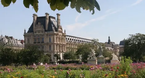 В Париж арестуваха трима журналисти заради дрон