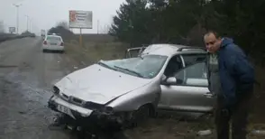 Фолксваген се заби челно в тойота на кръстовище