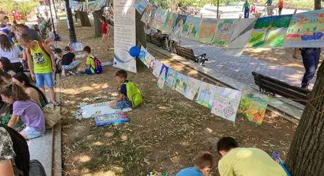 Областният информационен център награди най-добрите рисунки в конкурса „Европа подкрепя Русе“ Областният информационен център награди най-добрите рисунки в конкурса „Европа подкрепя Русе“