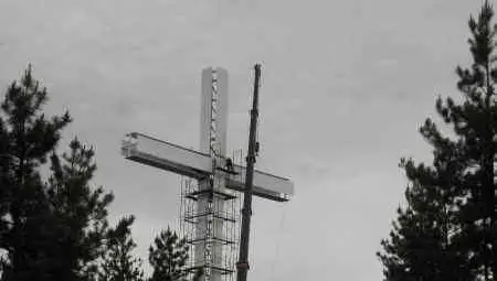  38-метров кръст се извиси над Благоевград /галерия/