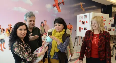 Рисувана бутилка побра 2500 романтични послания