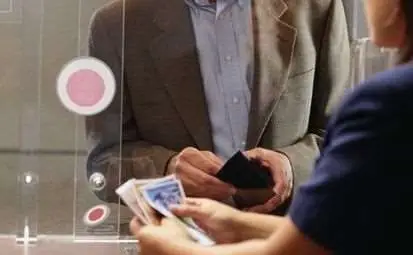 Осъдиха банка да върне на русенка 5000 лева Осъдиха банка да върне на русенка 5000 лева