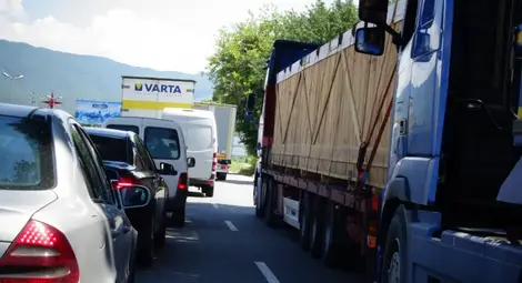 Рекордни опашки от тирове на “Капитан Андреево” Рекордни опашки от тирове на “Капитан Андреево”