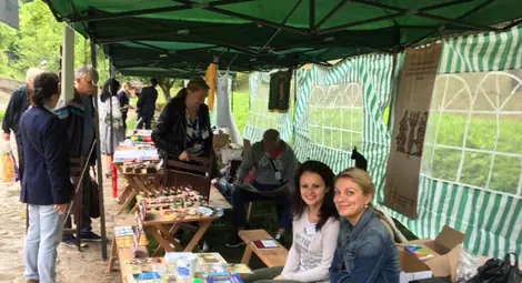 Космат мамут от филц предизвика  фурор на Панаира на сувенирите