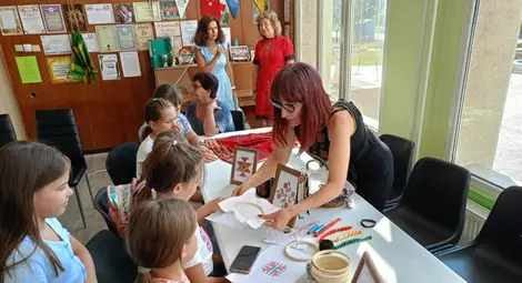 Къде се крие магията на фолклора и как се бродират шевици научиха в Николово