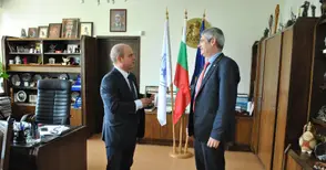 Президентът на КНСБ със златна значка „Русе“