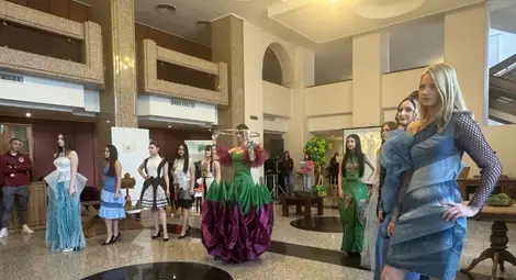 Ученици от девет града се състезават по мебелно производство и дърворезба в Русе Ученици от девет града се състезават по мебелно производство и дърворезба в Русе