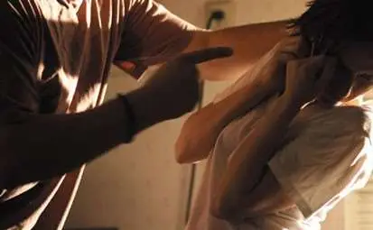 Пастрок направил 10 деца за 20 години на доведената си дъщеря