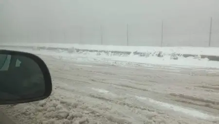 Сняг заваля на "Петрохан"