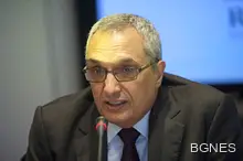 Костов: ДСБ опря на границата на саморазрушаването си, за да има кабинет на Борисов Костов: ДСБ опря на границата на саморазрушаването си, за да има кабинет на Борисов