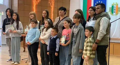 Кубратските емпатисти участваха и подкрепиха благотворителна творческа вечер Кубратските емпатисти участваха и подкрепиха благотворителна творческа вечер