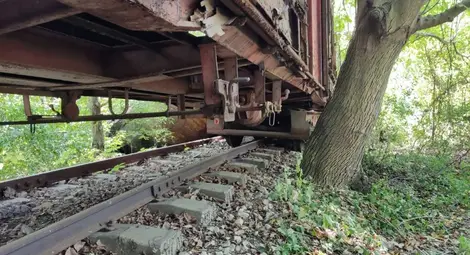 Дерайлирала интернационална композиция тъне в забрава на гара Разпределителна Дерайлирала интернационална композиция тъне в забрава на гара Разпределителна