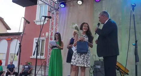 Две могили отпразнува с много настроение 54-ата годишнина от обявяването си за град /галерия/