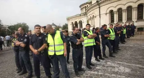 Сблъсък между полиция и протестиращи срещу кабинета 