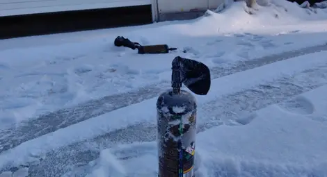 Районът около мола в Русе се превръща в нощна зона за райски газ и дрифтове, алармират граждани