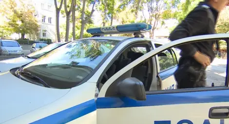 Издирват шофьор, прегазил човек на АМ "Струма"