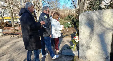 Общински съветници от ГЕРБ в Русе поднесоха цветя пред паметника на жертвите на тоталитаризма