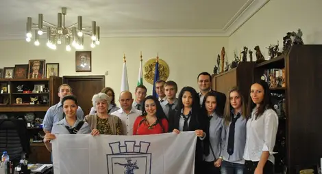 Млади математици тръгват за победа със знамето на Русе