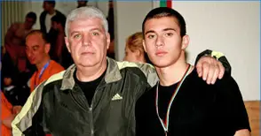 Плувният треньор Атанас Тодоров сред важните зрители на стадион „Спартак“