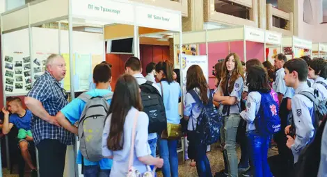 Изложението на средните училища - компасът, който помага при избора Изложението на средните училища - компасът, който помага при избора