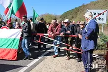 Жители на Казанлък затвориха прохода "Шипка" в знак на протест
