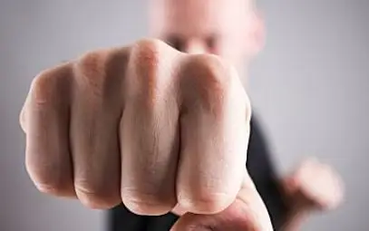 Скандален фермер раздавал юмруци и закани заради показания срещу него