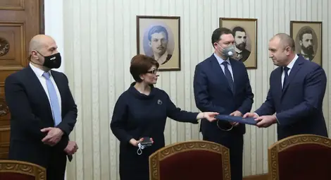 Радев ще връчи мандата на ГЕРБ в петък