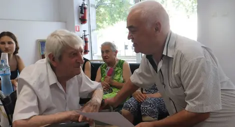 90-годишният русенски художник Стефан Ганев-Полковника&nbsp;разказва за стремежите си и красотата в живота в 27-ата си изложба