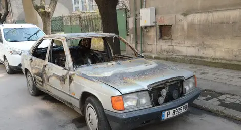 Зарязан &bdquo;Мерцедес&ldquo; изгоря на &bdquo;Мария Луиза&ldquo;