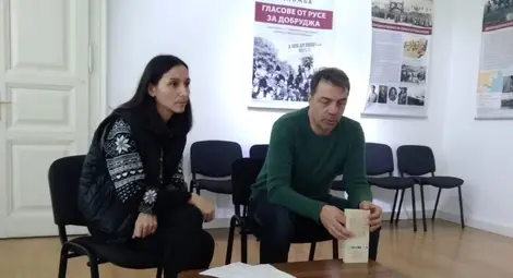 Директорът на музея проф.Николай Ненов и музейният педагог Магдалена Трифонова.                                        Снимка: РИМ