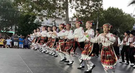 „Зорница“ впечатли с „Русенска сюита“ и „Лазарки“ на международен фестивал в Гърция „Зорница“ впечатли с „Русенска сюита“ и „Лазарки“ на международен фестивал в Гърция