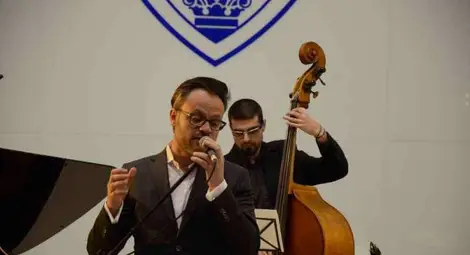 Баладите на Петър Салчев звучаха под &bdquo;акомпанимент&ldquo; от площада