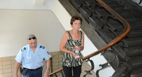 Задържаха безработна висшистка, мамила с евтини телевизори в интернет