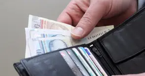 Средната заплата в Русенско намаля до 841 лева месечно