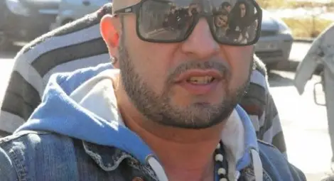 Хванаха Мишо Шамара да пее на черно