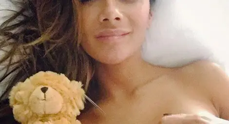 Десетки българи атакуваха фейсбук страницата на Никол Шерцингер Десетки българи атакуваха фейсбук страницата на Никол Шерцингер