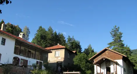 Дарители платиха тока на Кладнишния манастир