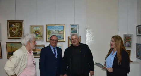 Георги Георгиев на изложба, посветена на Русе: Днес заставаме пред самото лице на Русе, създадено обаче не от тухли и камък, а от вдъхновение и порив към изящното Георги Георгиев на изложба, посветена на Русе: Днес заставаме пред самото лице на Русе, създадено обаче не от тухли и камък, а от вдъхновение и порив към изящното