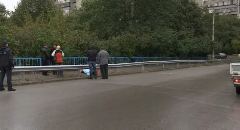 Спъване в мантинела погуби 50-годишен бездомник
