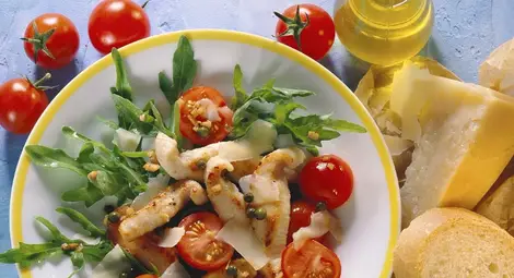 Любовта учи Кралицата на модата да готви. Неуспешно